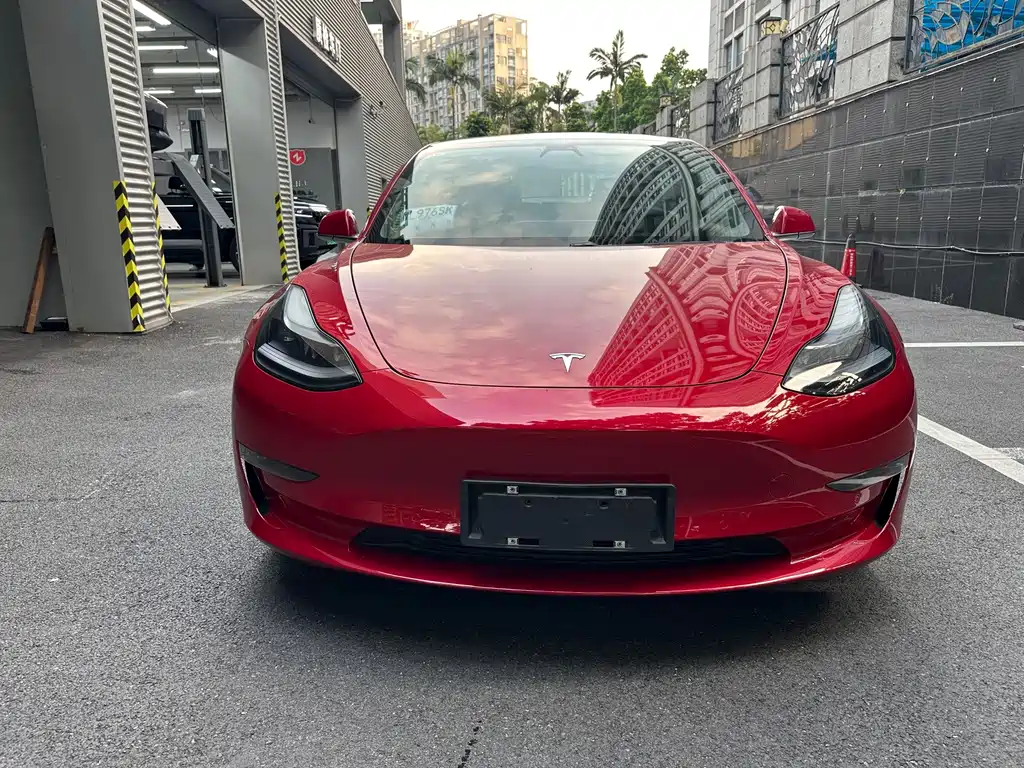 Tesla Model 3 — миниатюра 3
