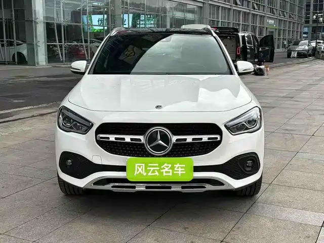 MERCEDES-BENZ GLA