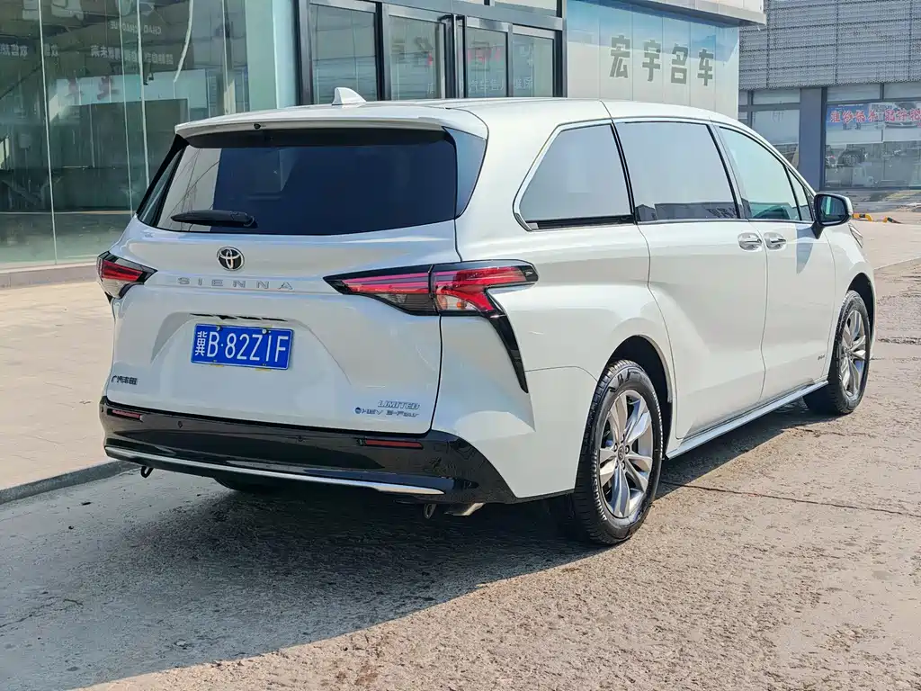 Toyota Sienna — миниатюра 6