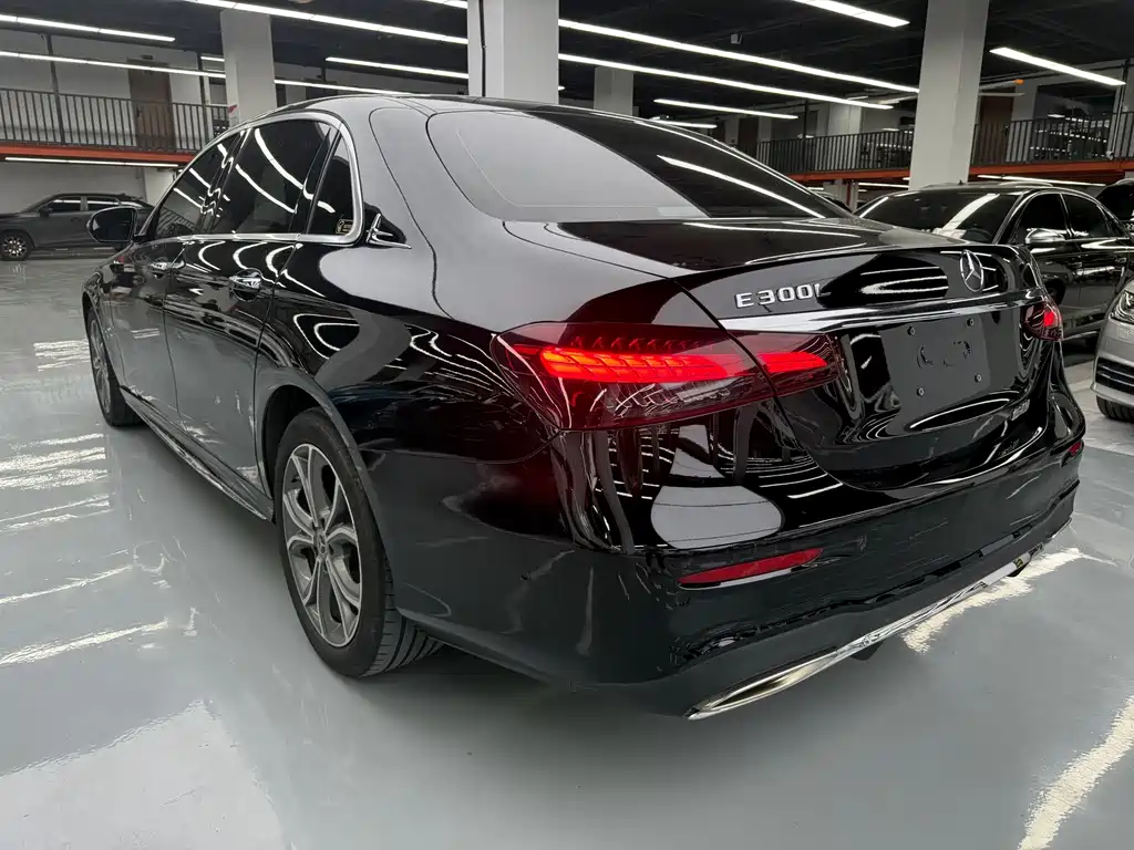 Mercedes-Benz E-Class — миниатюра 25
