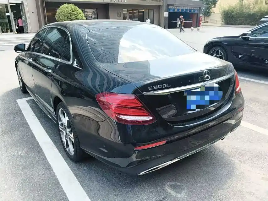 Mercedes-Benz E-Class — миниатюра 5