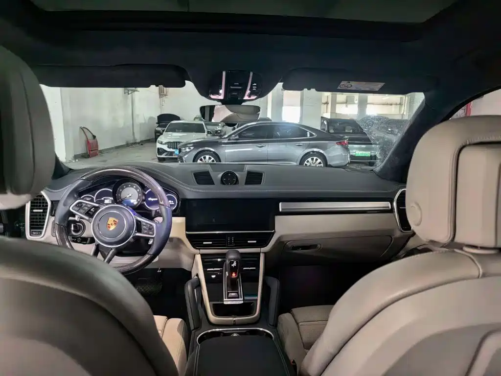Porsche Cayenne — миниатюра 5