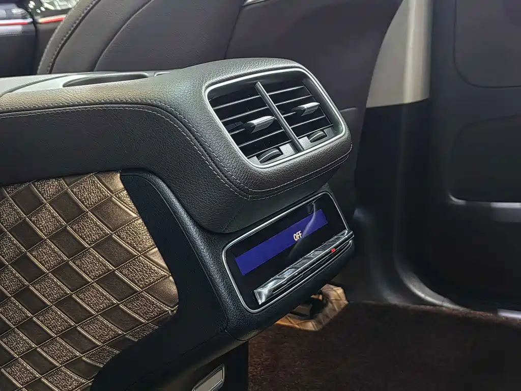 Mercedes-Benz GLS — миниатюра 17