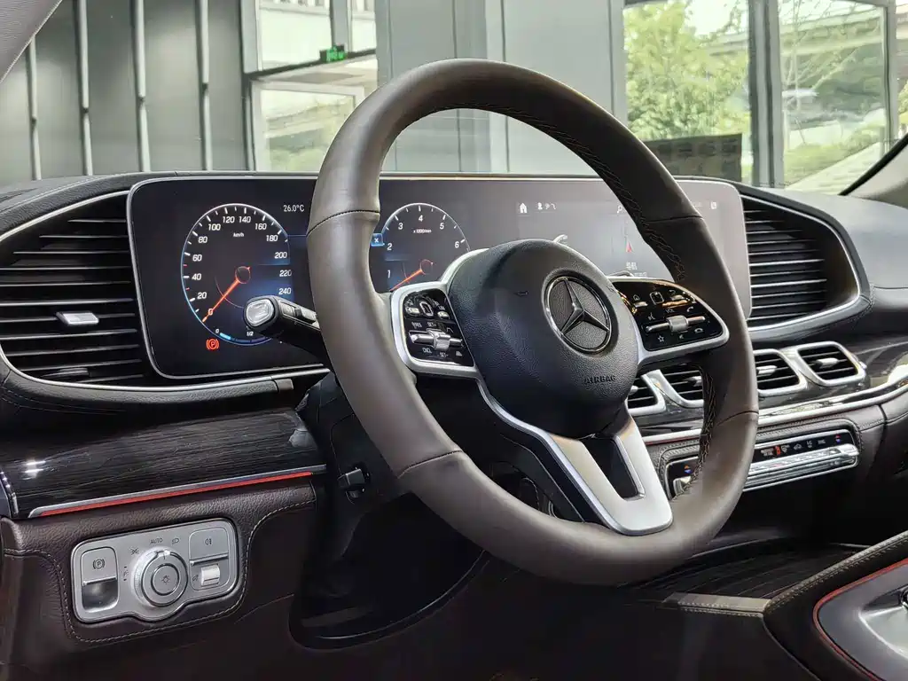 Mercedes-Benz GLS — миниатюра 12