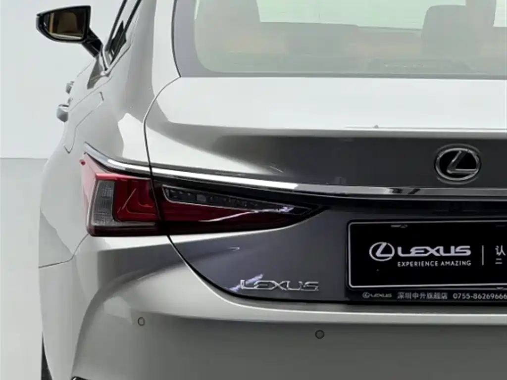 LEXUS ES