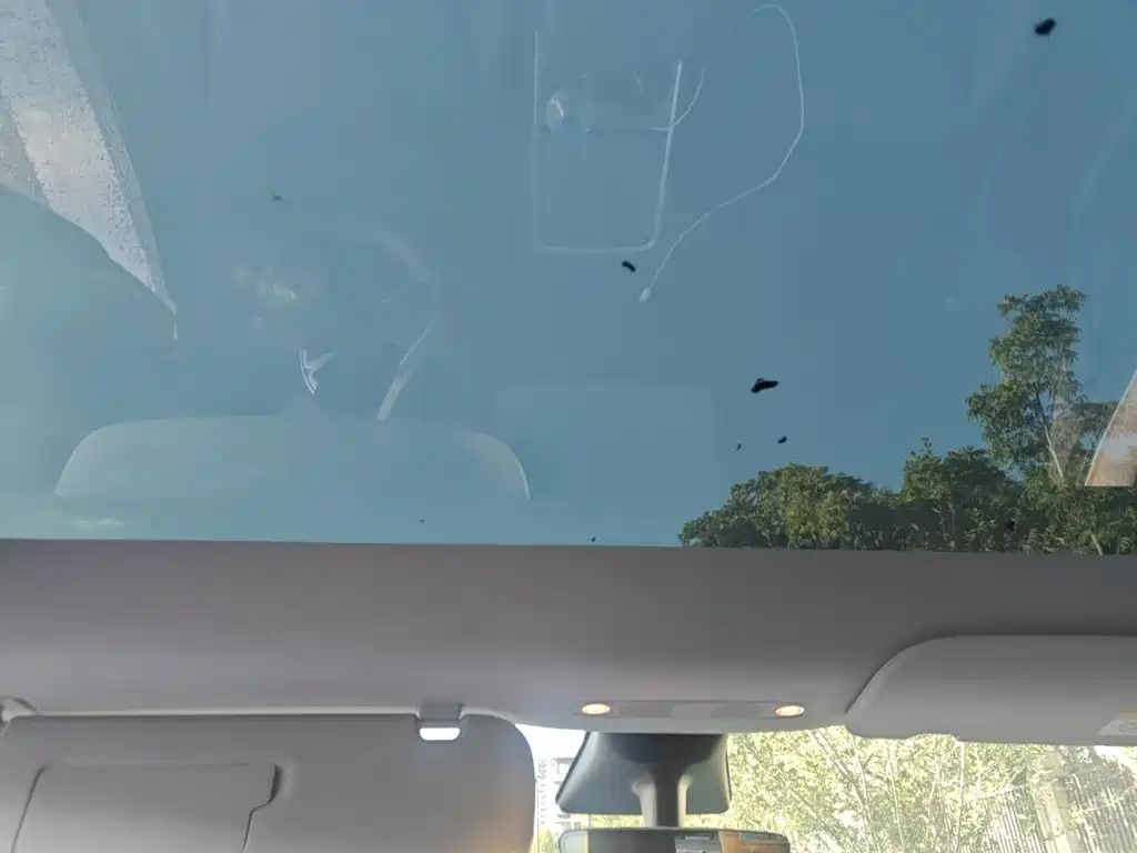 Tesla Model Y — миниатюра 9