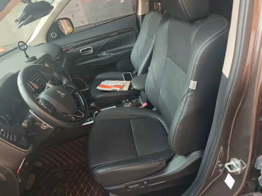 Mitsubishi Outlander — миниатюра 11