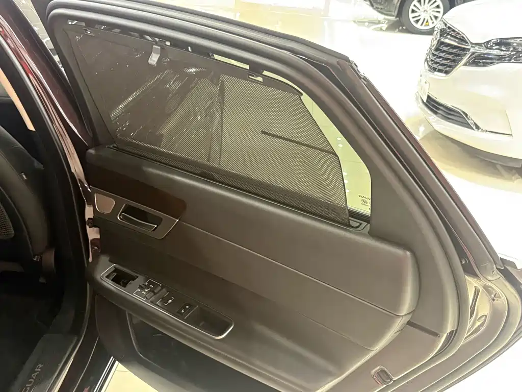 Jaguar XFL — миниатюра 20