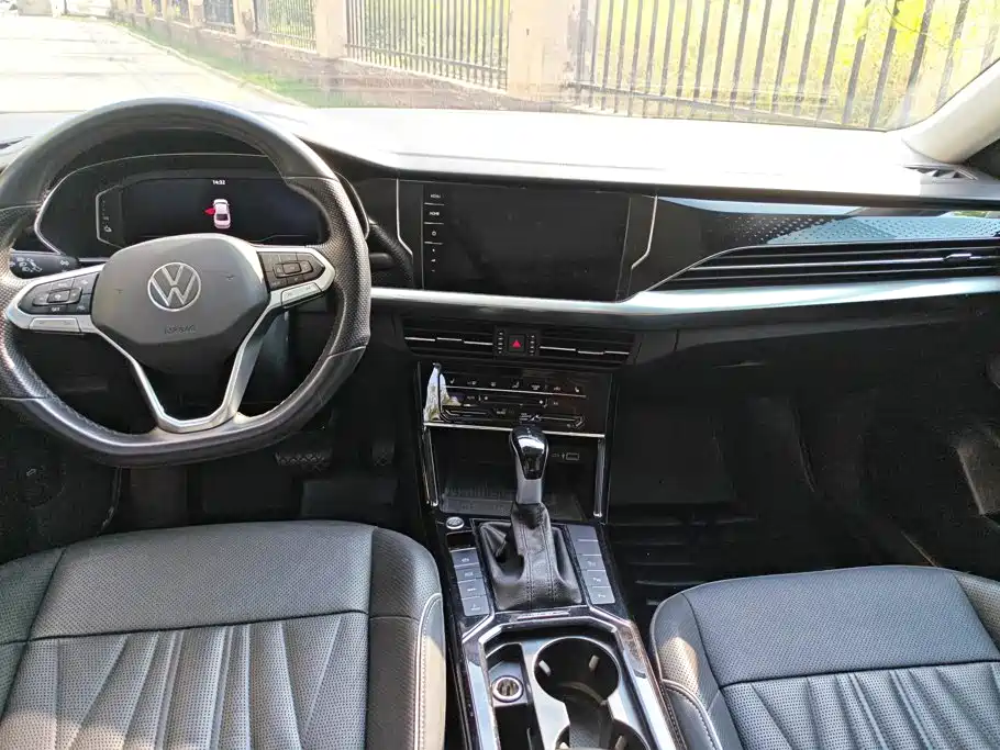Volkswagen Passat PHEV — миниатюра 12