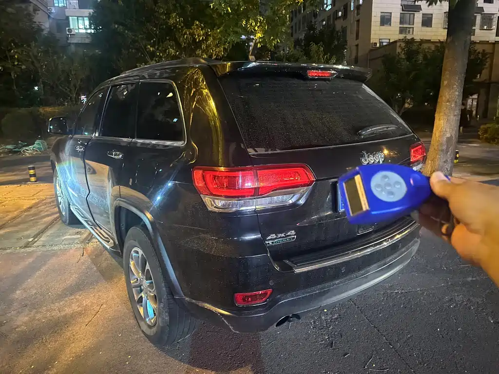 Jeep Grand Cherokee (Import) — миниатюра 18