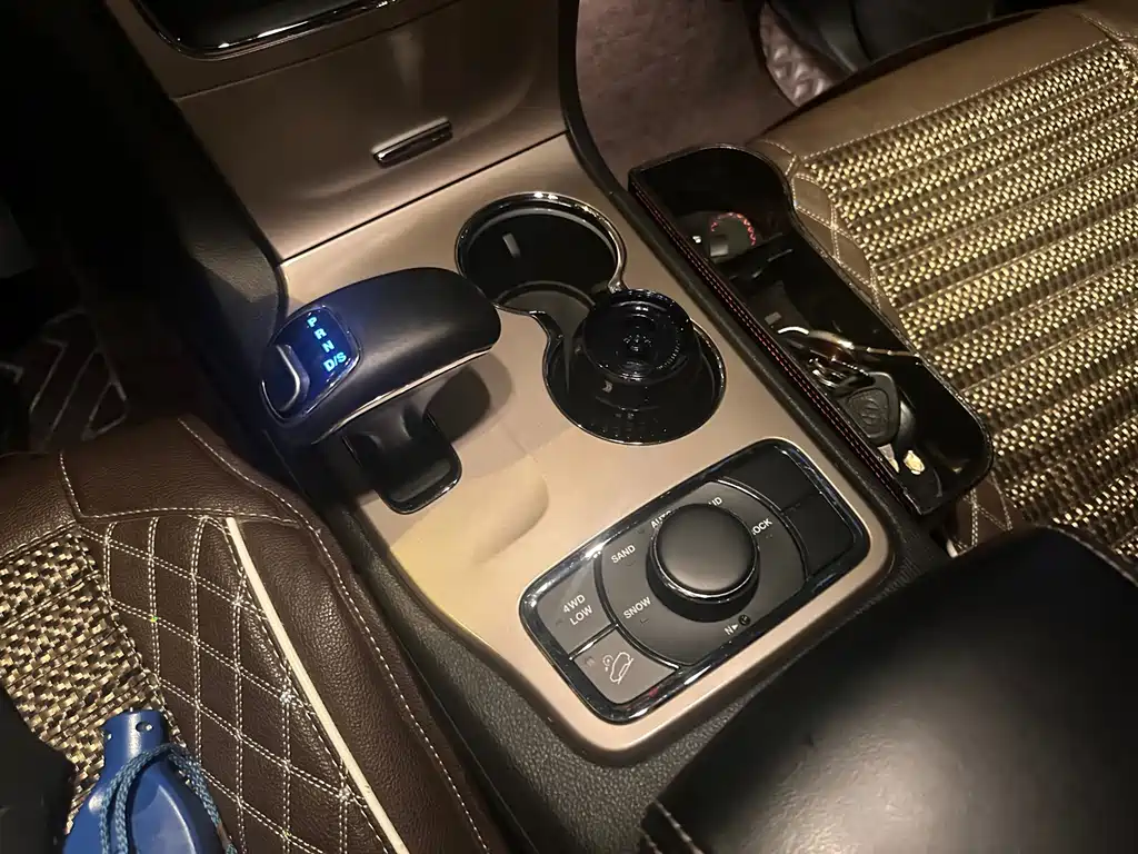 Jeep Grand Cherokee (Import) — миниатюра 7