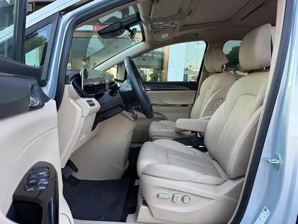 Buick GL8 Hybrid — миниатюра 4