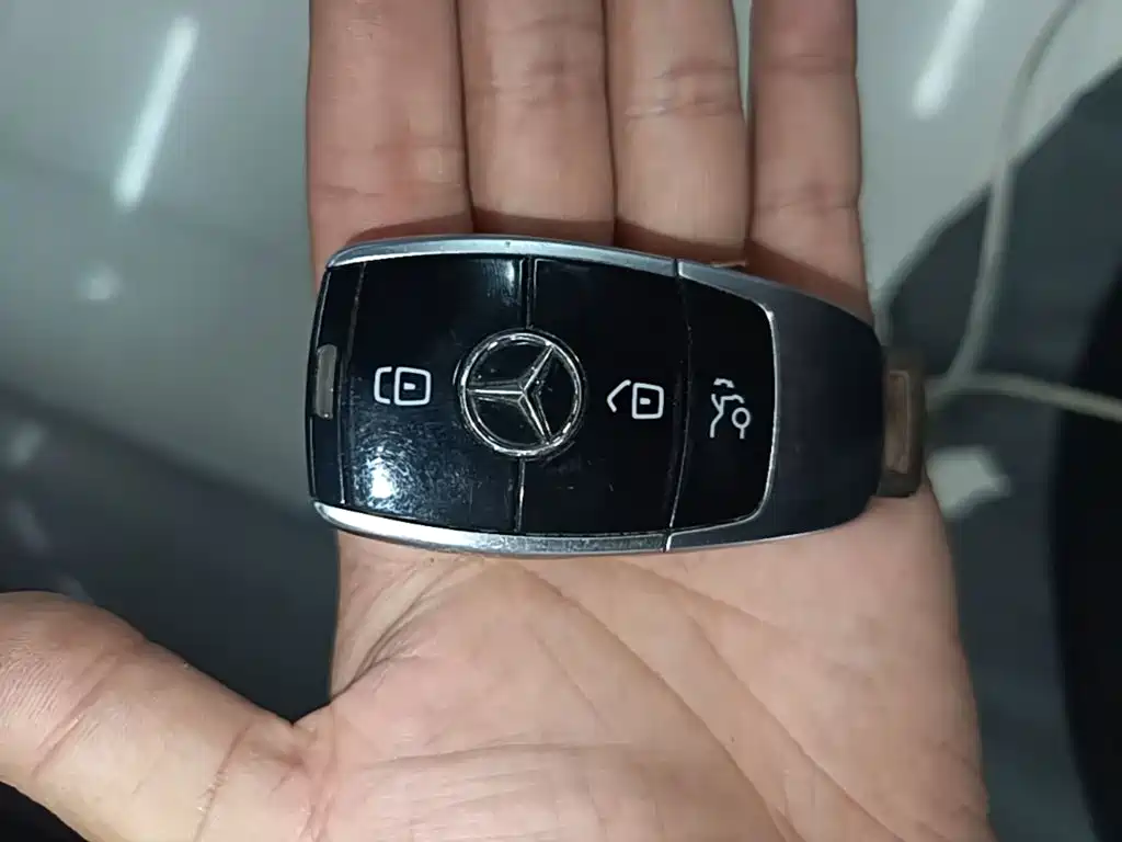 Mercedes-Benz E-Class — миниатюра 9