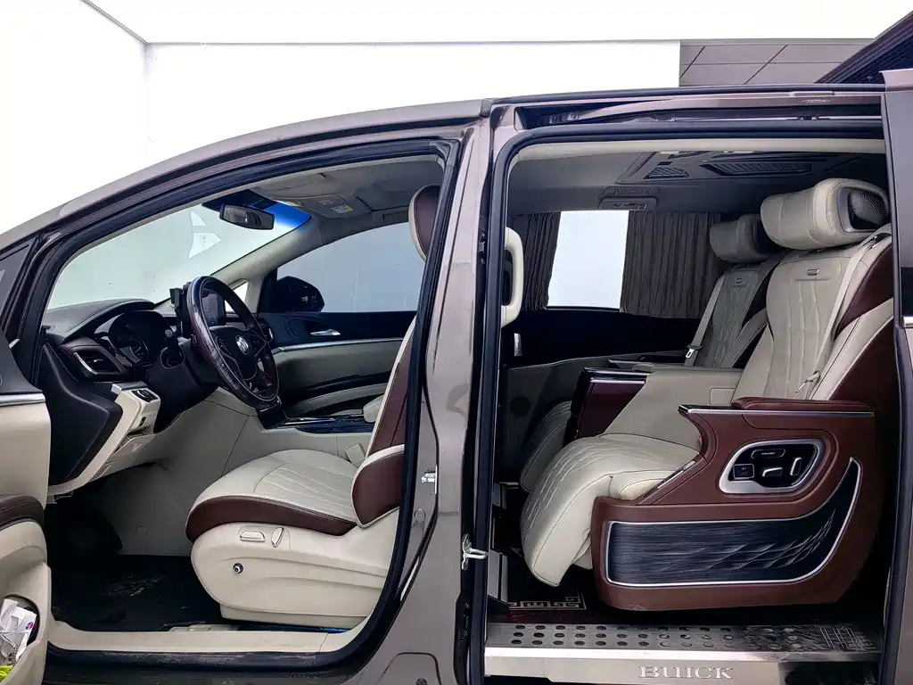 Buick GL8 — миниатюра 10