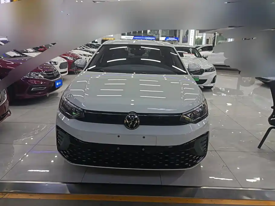Volkswagen Lavida — миниатюра 2