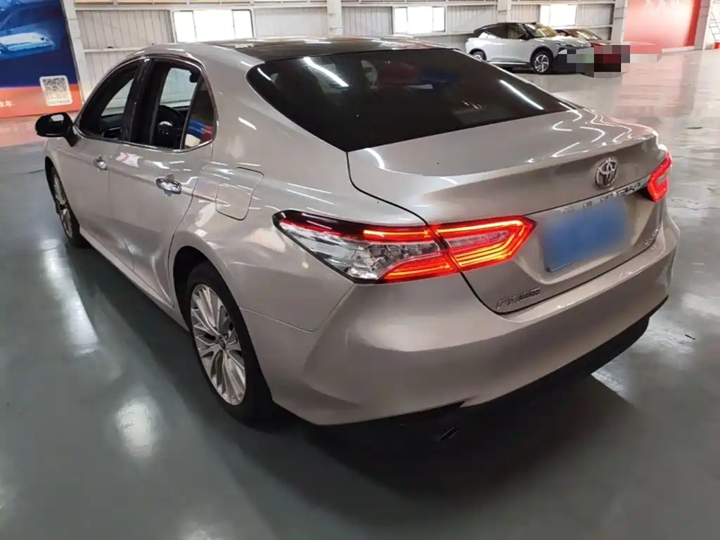 Toyota Camry — миниатюра 5