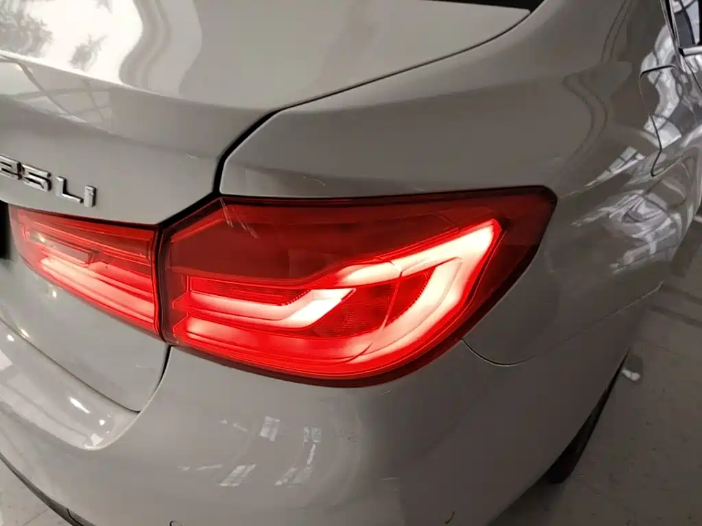 BMW 5 Series — миниатюра 8