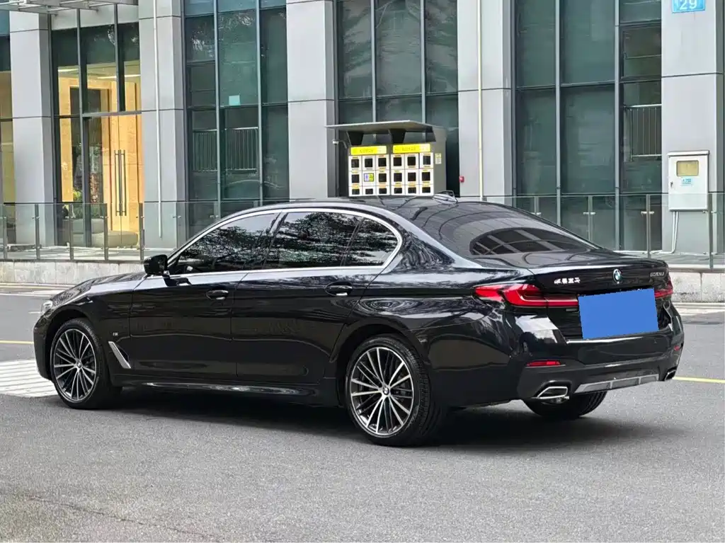 BMW 5 Series — миниатюра 4