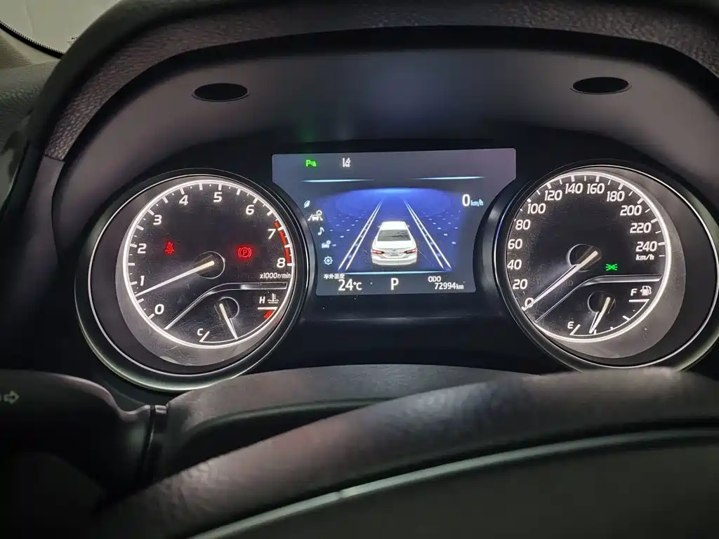 Toyota Camry — миниатюра 14