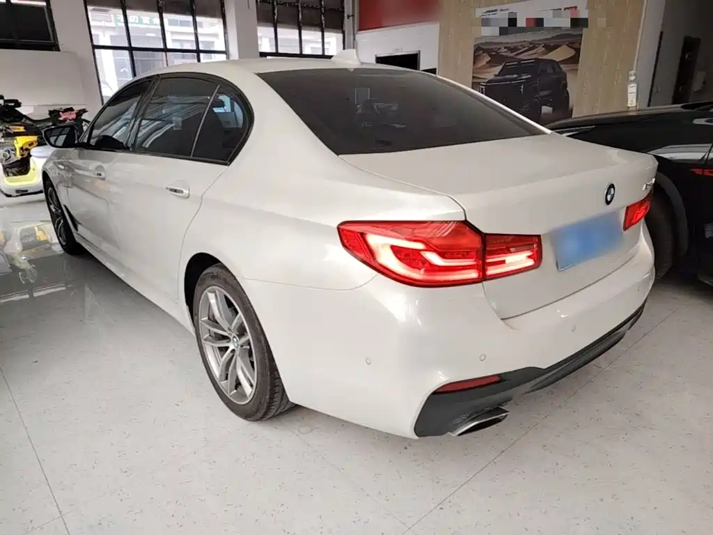 BMW 5 Series — миниатюра 5