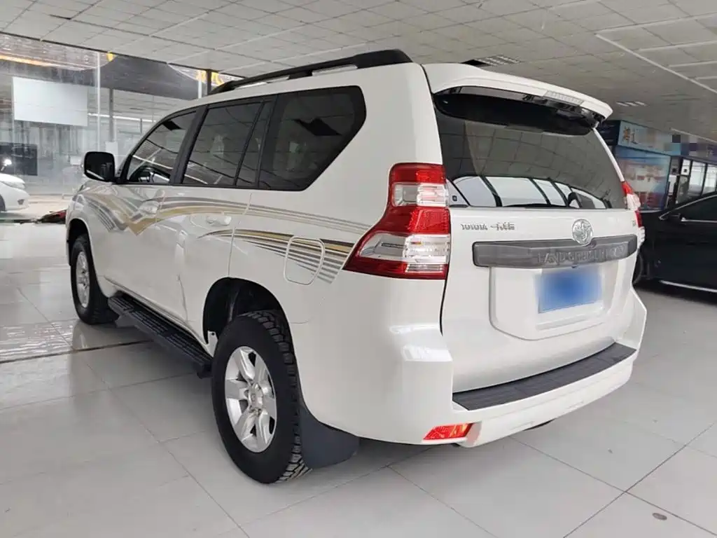 Toyota Land Cruiser Prado 2016 2.7L AT Luxury