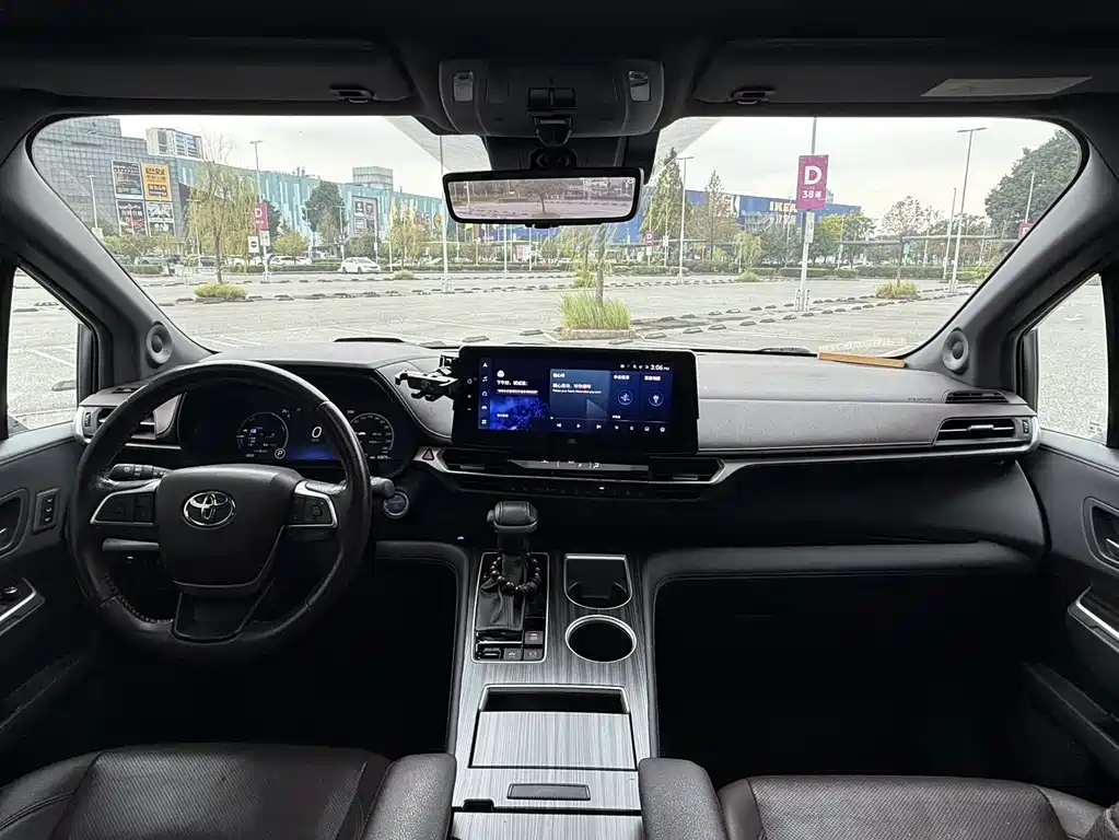 Toyota Sienna — миниатюра 9