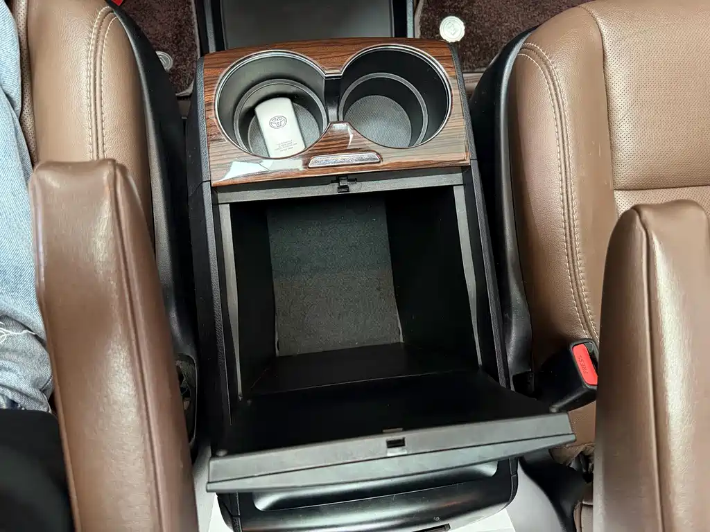 Toyota Sienna — миниатюра 10