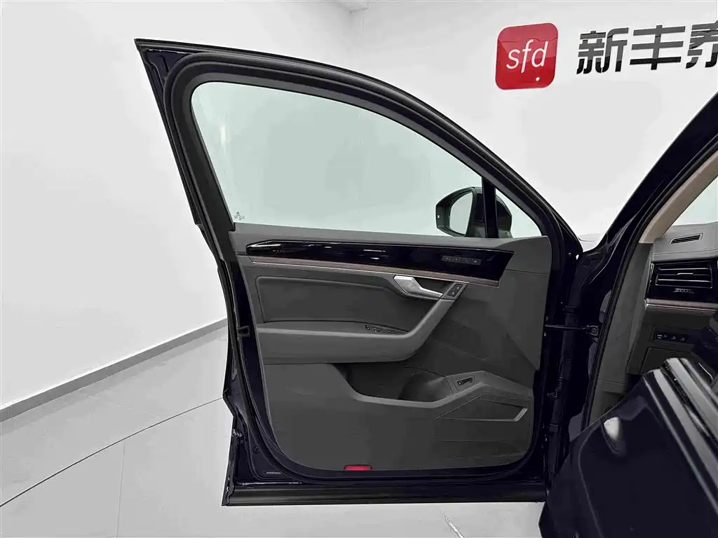 Volkswagen Touareg — миниатюра 8