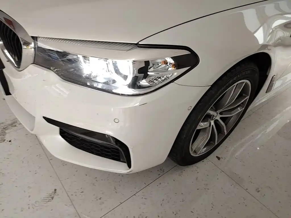 BMW 5 Series — миниатюра 24