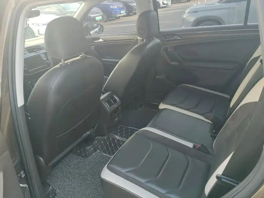 Volkswagen Tiguan L — миниатюра 11