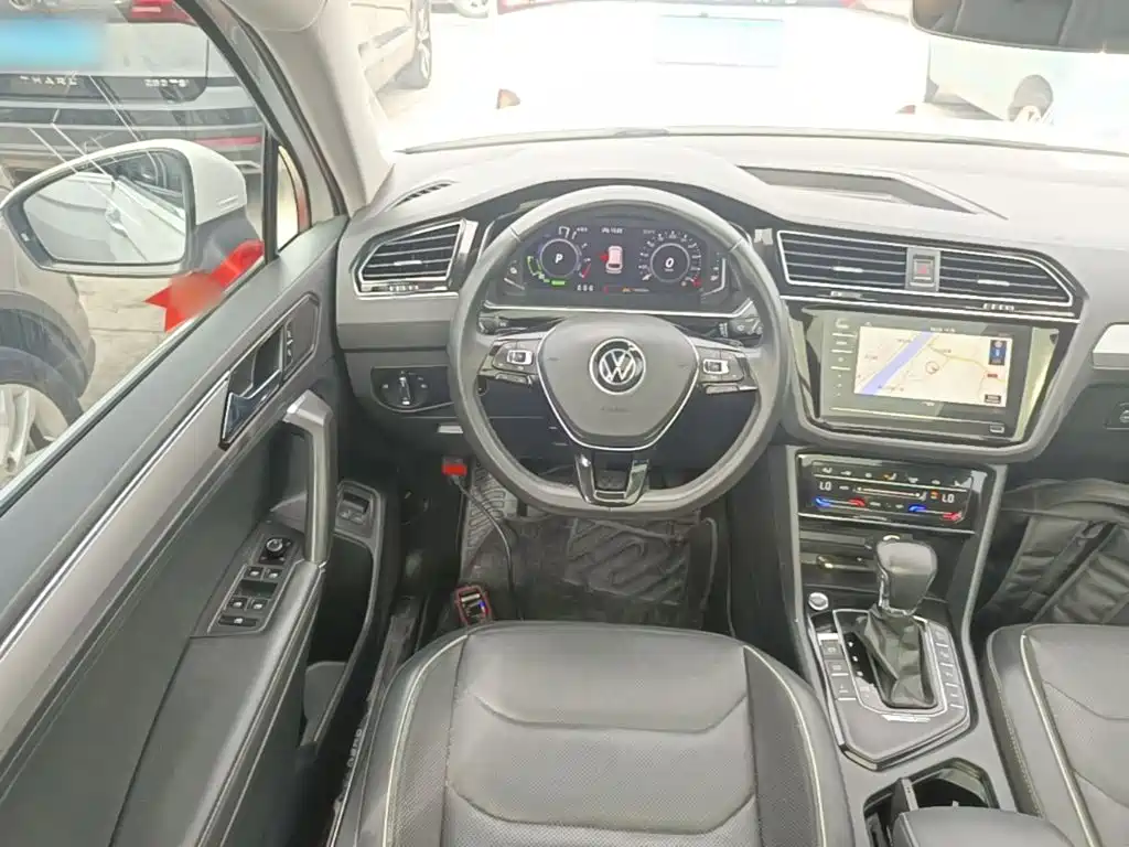 Volkswagen Tiguan L PHEV — миниатюра 11