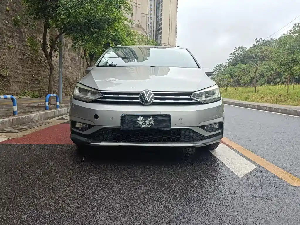 Volkswagen Touran — миниатюра 2