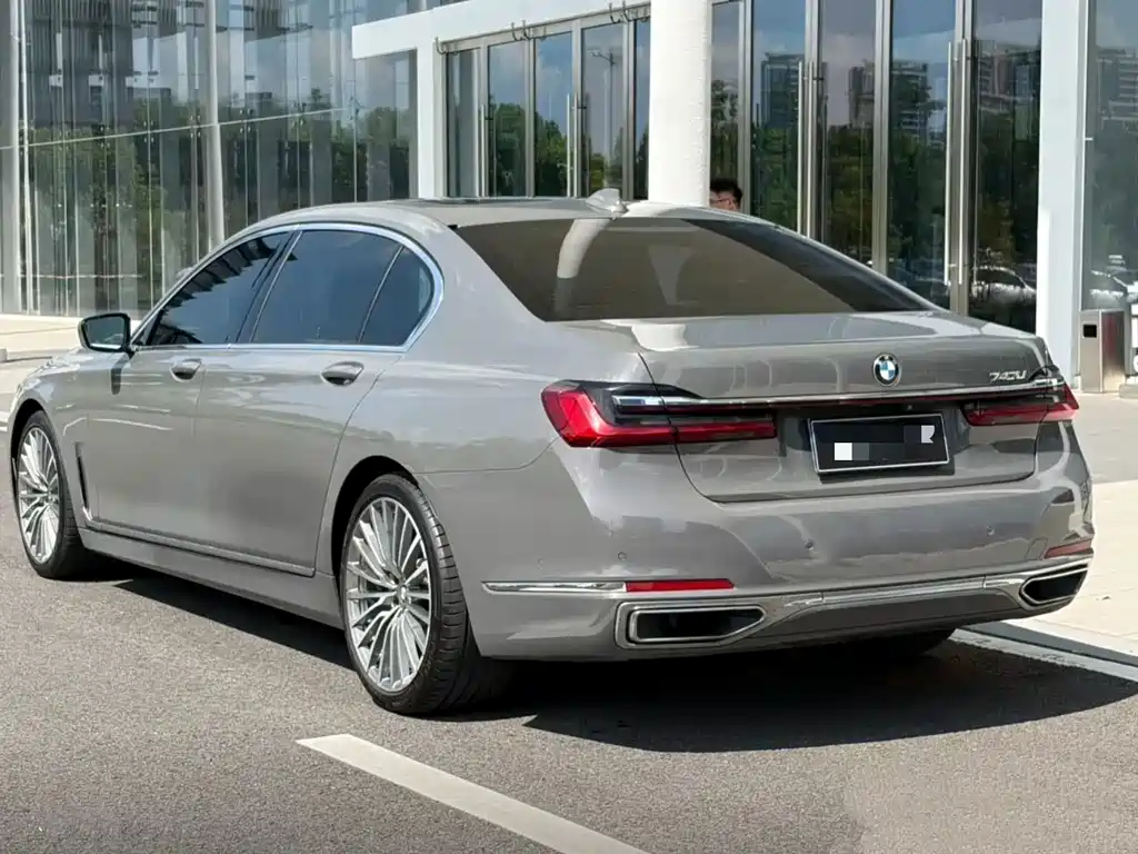 BMW 7 Series — миниатюра 7