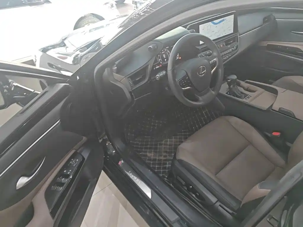 Lexus ES — миниатюра 16