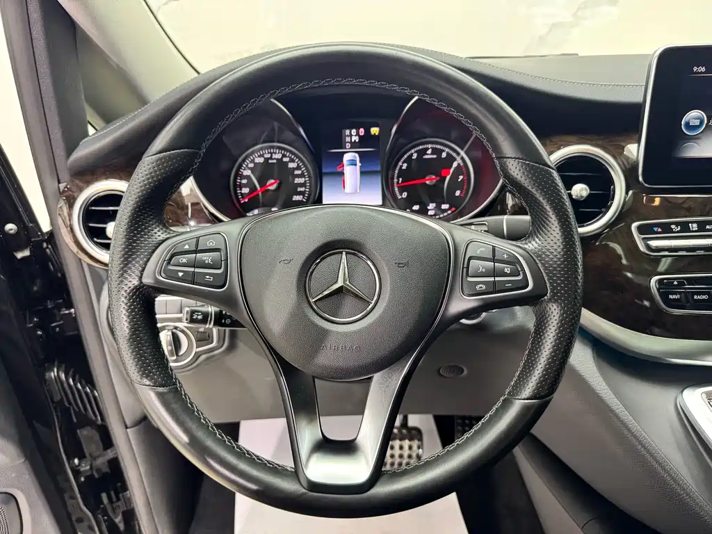Mercedes-Benz V-Class — миниатюра 11