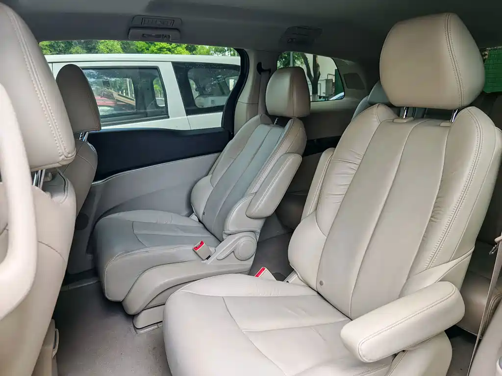 Buick GL8 — миниатюра 7