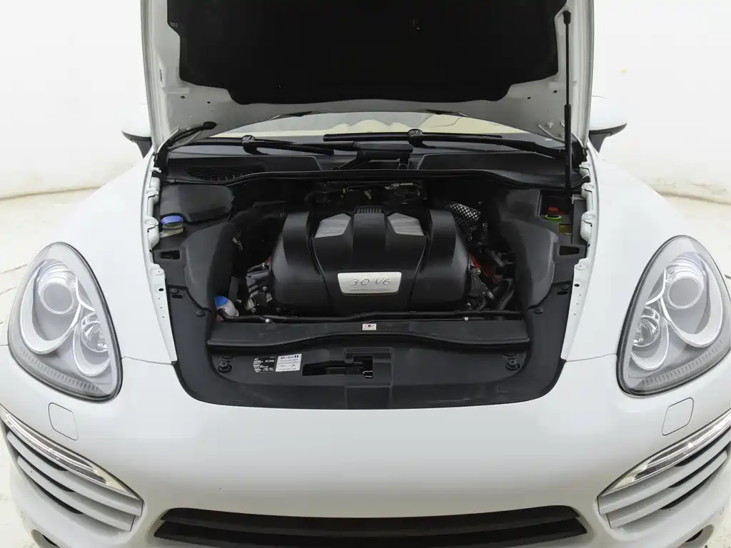 Porsche Cayenne — миниатюра 15