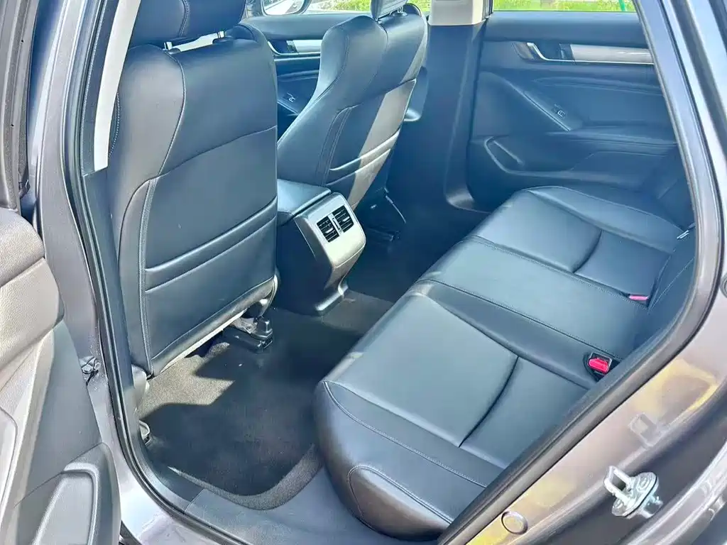 Honda Accord — миниатюра 8