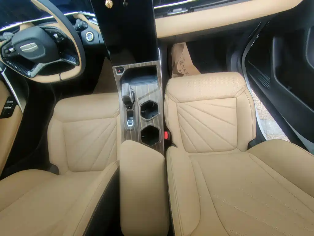 Geely Boyue L — миниатюра 13
