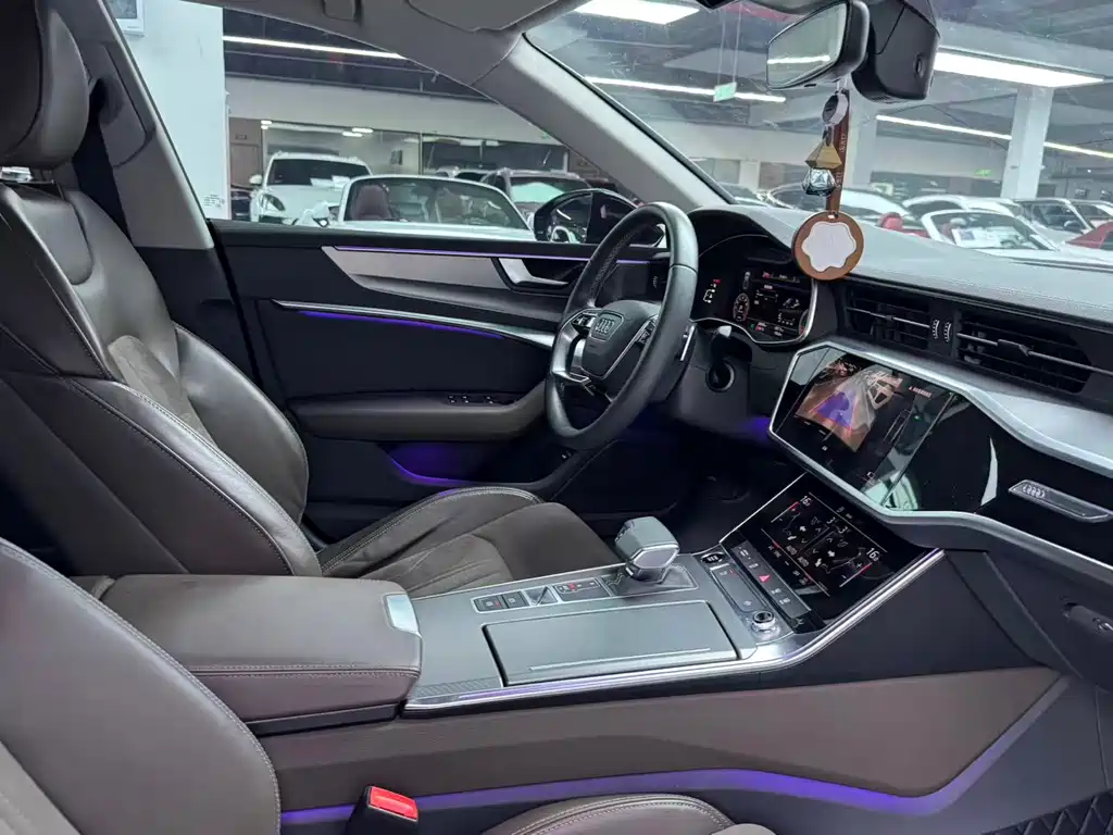 Audi A7L — миниатюра 11