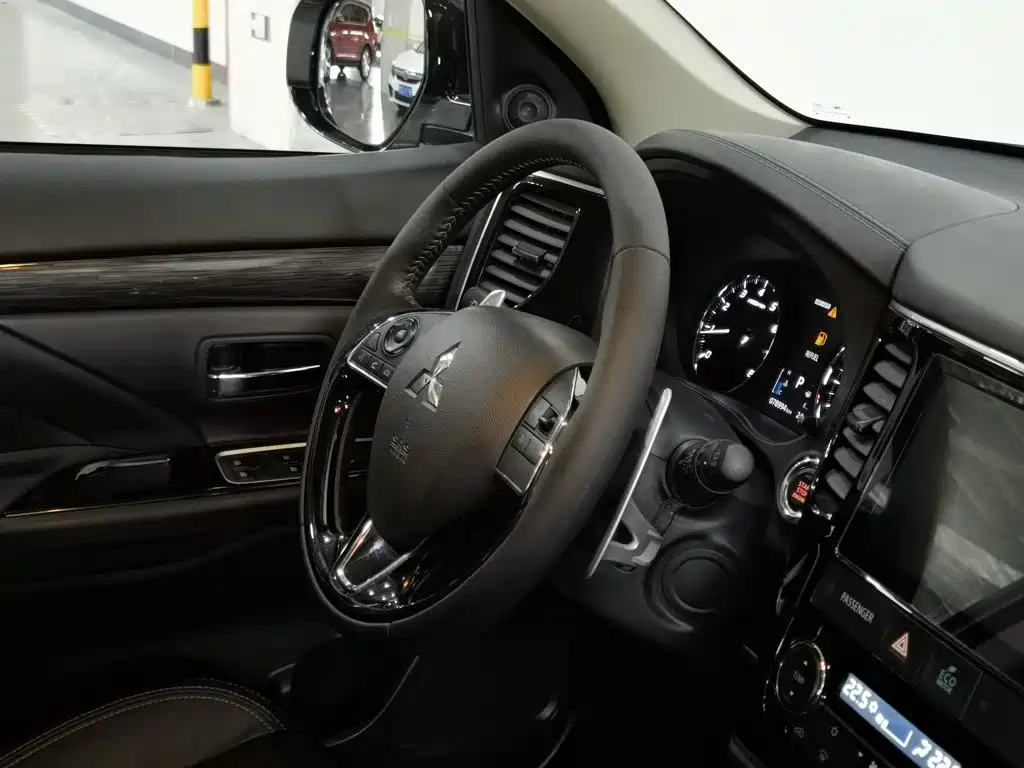 Mitsubishi Outlander — миниатюра 22