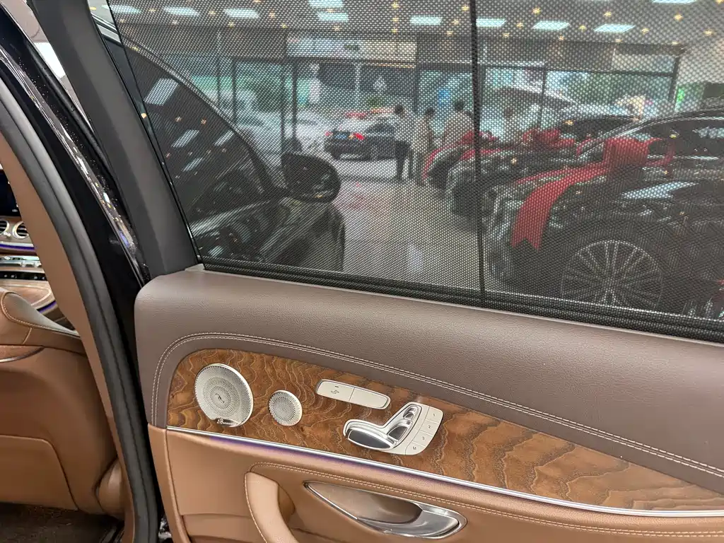 Mercedes-Benz E-Class — миниатюра 12