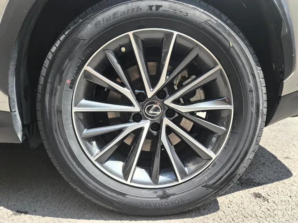 Lexus NX 2022 400h+