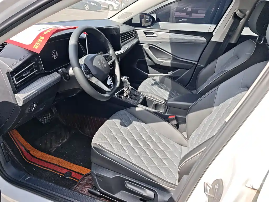 Volkswagen Sagitar 2024 300TSI DSG