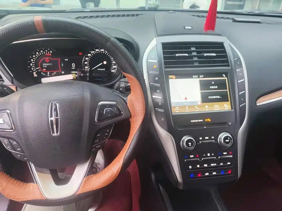 Lincoln MKC — миниатюра 12