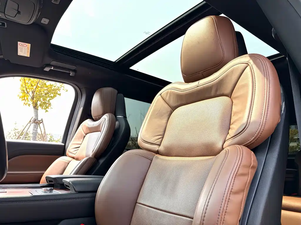 Lincoln Navigator — миниатюра 16