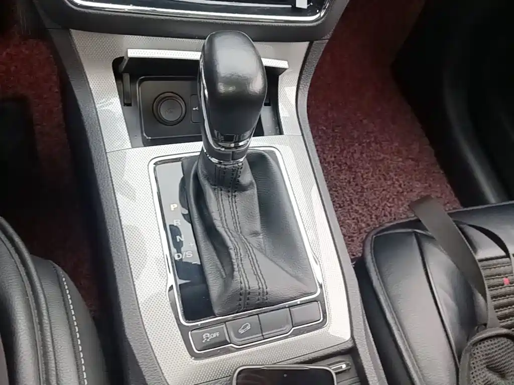 Roewe RX5 — миниатюра 14