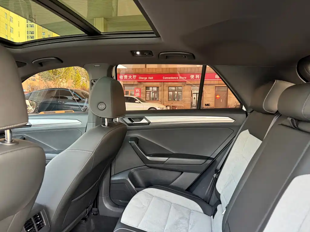 Volkswagen T-Roc — миниатюра 9