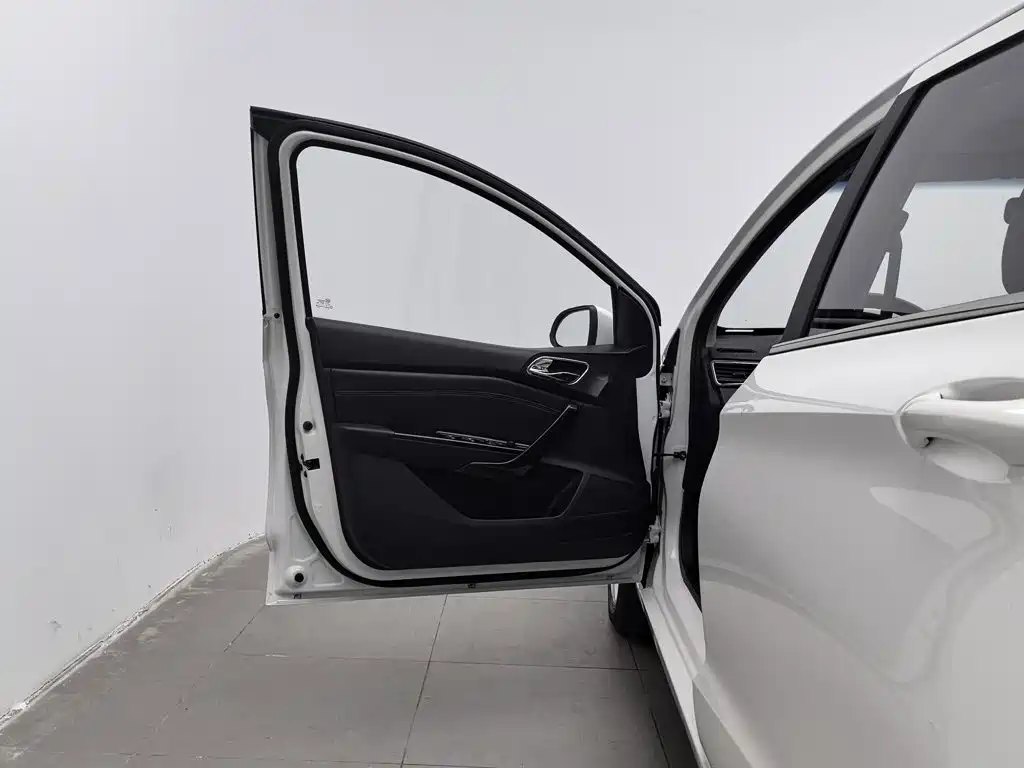 Baojun 310 — миниатюра 8