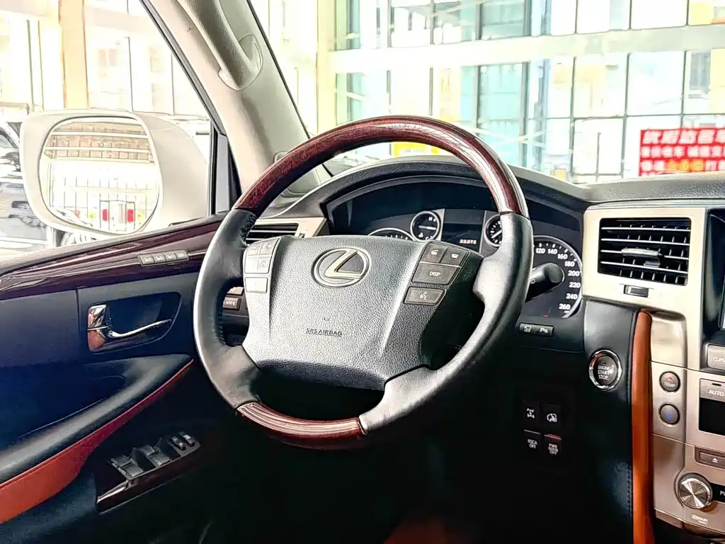 Lexus LX — миниатюра 11